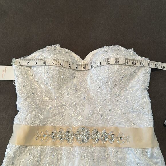 Women’s White Sweetheart Neckline Wedding Dress Zip Back Train Size 6 NWT - Picture 11 of 11